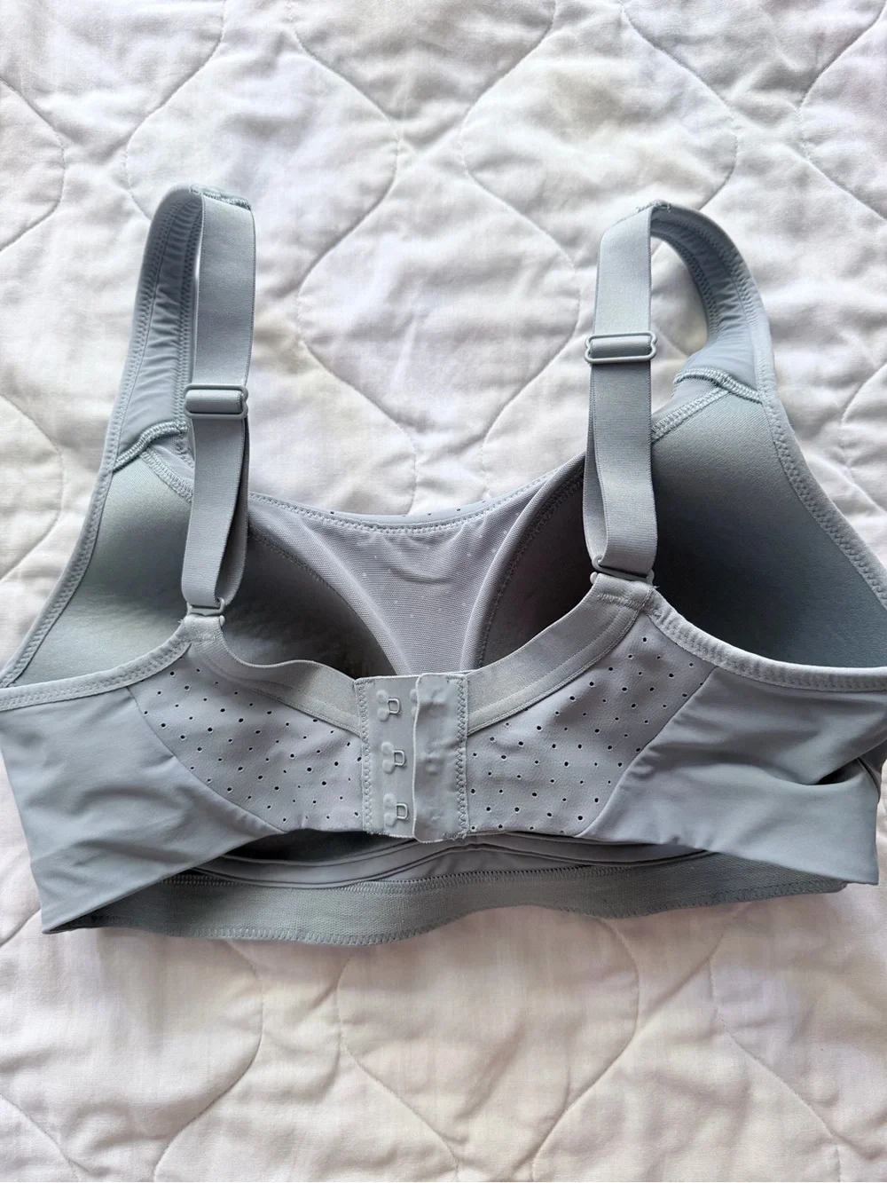 lululemon athletica Light Gray Full-Coverage Perforated Sports Bra